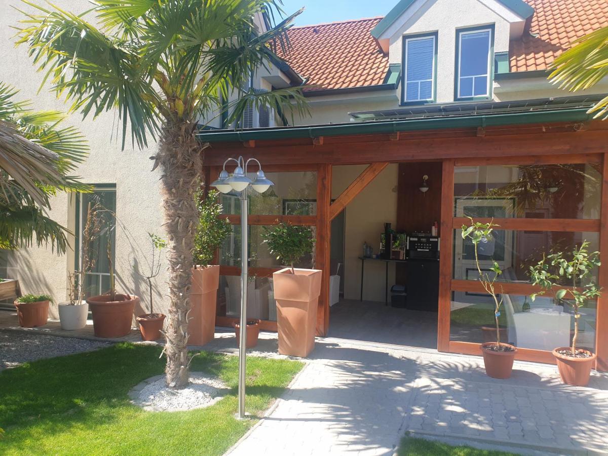 Ferienhaus アペートロン エクステリア 写真